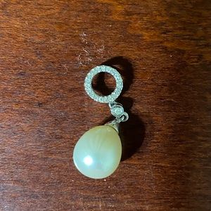Pearl and diamond pendant